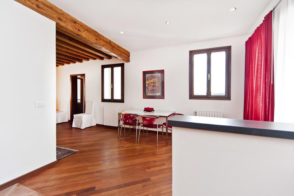 Elegant Terrace Apartment Near Piazza San Marco Last Floor No Lift ヴェネツィア 部屋 写真