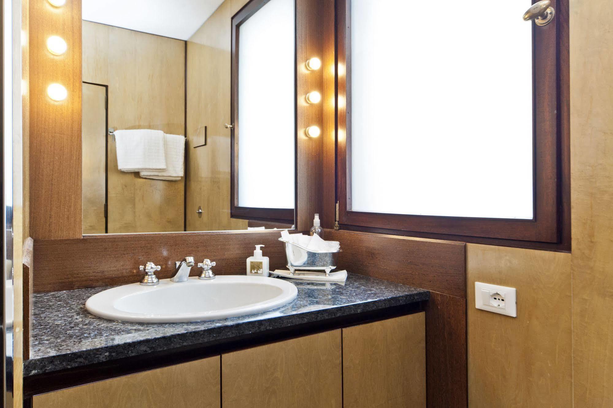 Elegant Terrace Apartment Near Piazza San Marco Last Floor No Lift ヴェネツィア エクステリア 写真