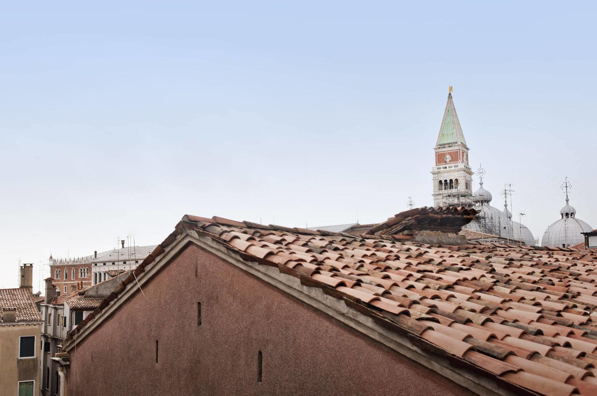 Elegant Terrace Apartment Near Piazza San Marco Last Floor No Lift ヴェネツィア エクステリア 写真