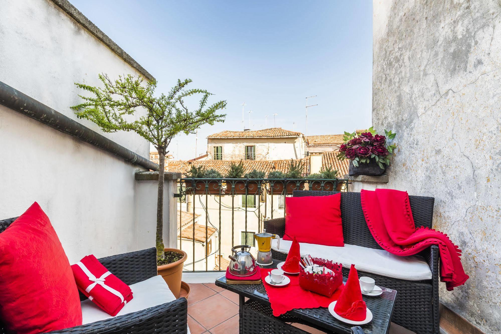 Elegant Terrace Apartment Near Piazza San Marco Last Floor No Lift ヴェネツィア エクステリア 写真
